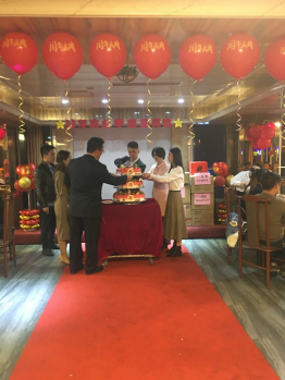 公司5周年庆典晚宴简报(图9) 公司5周年庆典晚宴简报(图9)